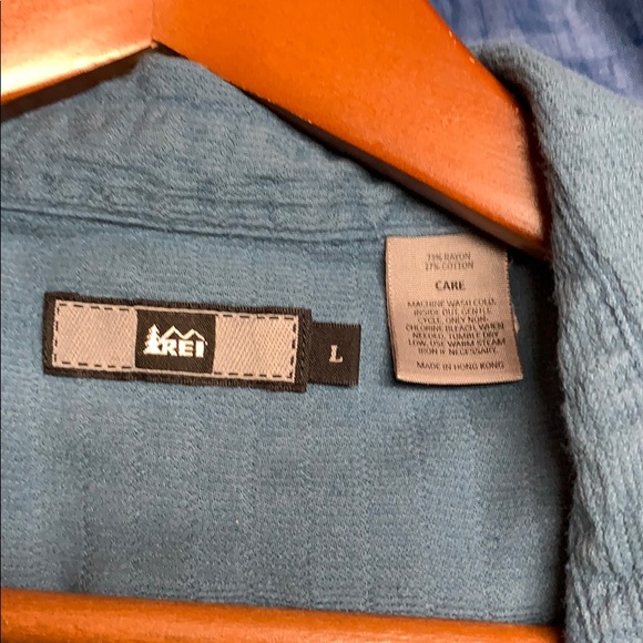 REI long sleeve button down shirt- large - Picture 4 of 5